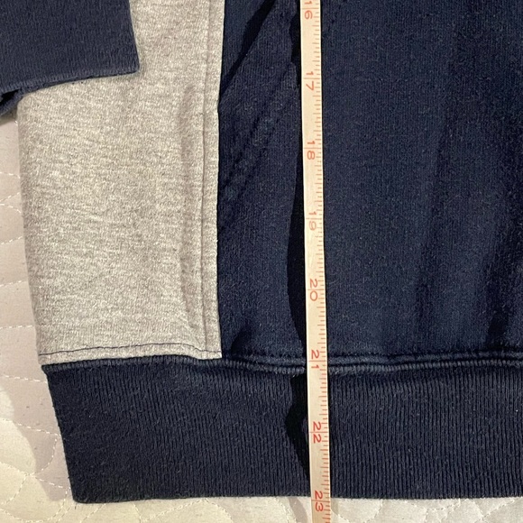 Toronto Maple Leafs Hoodie -Boys Size S - Picture 10 of 11